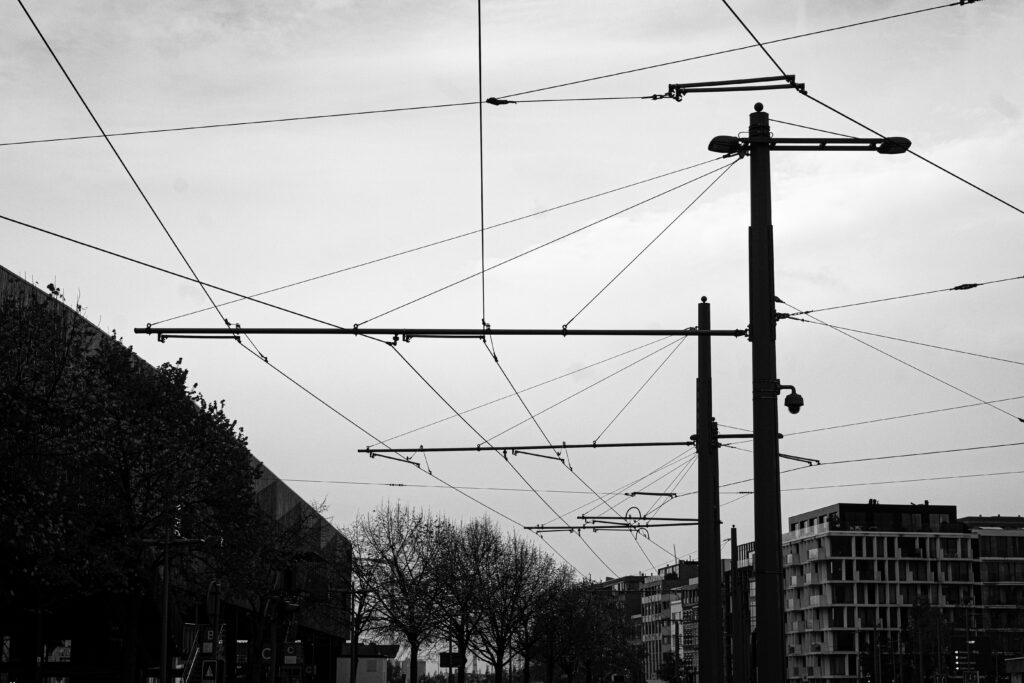 Sfârșitul unei ere: O țară din sudul Europei a început demontarea cablurilor de troleibuz