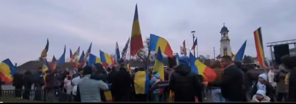 Incident la Alba Iulia, de Ziua Națională: Un bărbat i-a strigat lui Georgescu „Marș la Moscova”