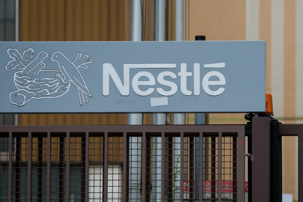 Laptele praf Nestlé, sub alertă. Produse retrase din cauza riscului de contaminare