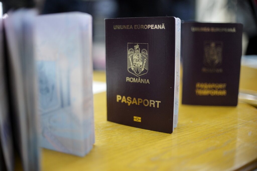 Le Monde: Ruși care evită sancțiunile UE, cu documente românești false. Cum a devenit România o poartă de intrare în Europa