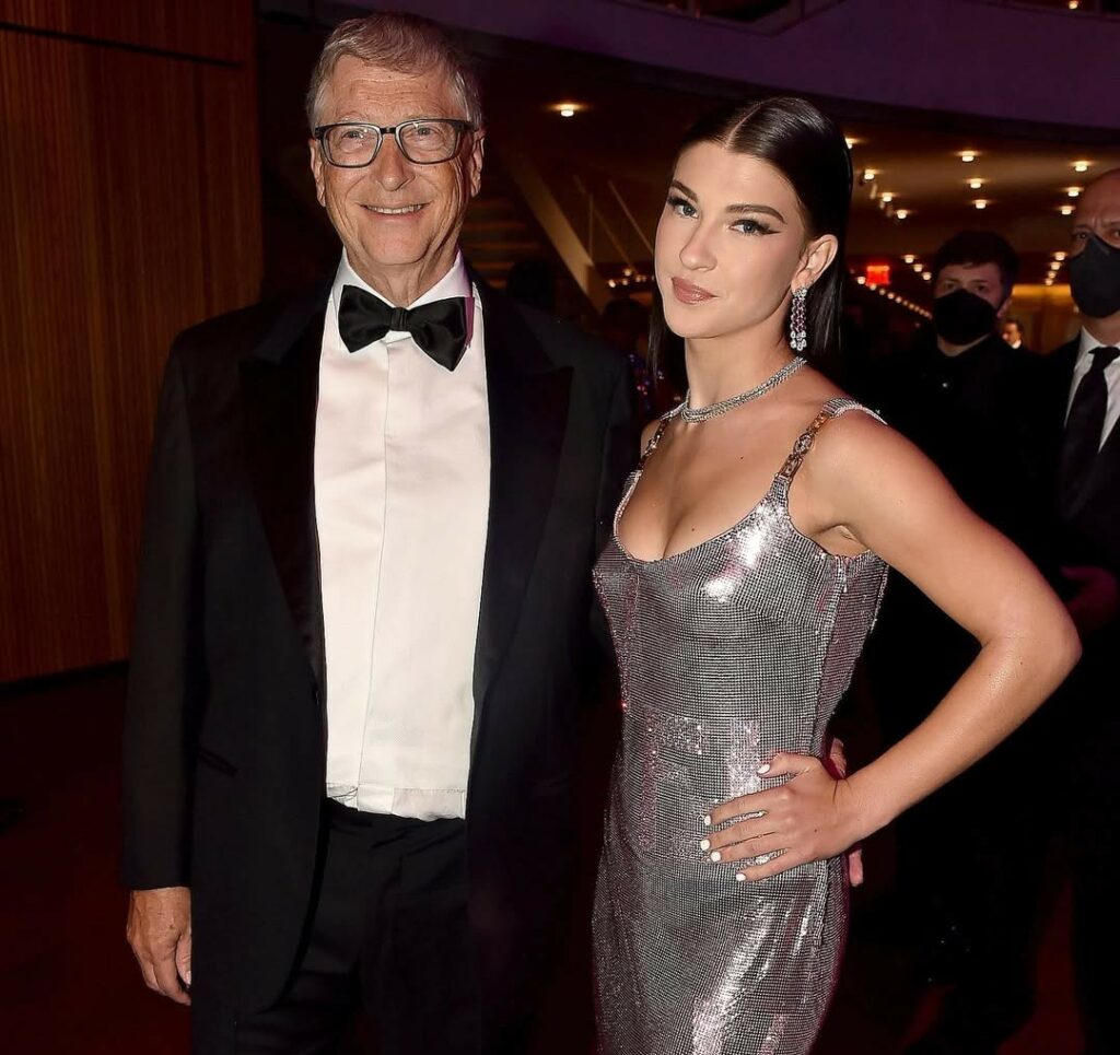 Fiica lui Bill Gates, Phoebe Gates, strânge 30 de milioane de dolari pentru un startup AI, în timp ce tatăl său o susține lucrând în echipa de suport clienți