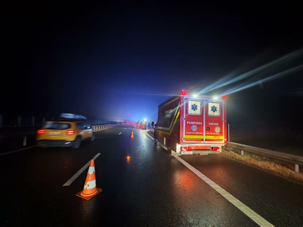 Plan Roșu activat pe A1: 12 persoane, inclusiv patru minori, implicate într-un grav accident rutier