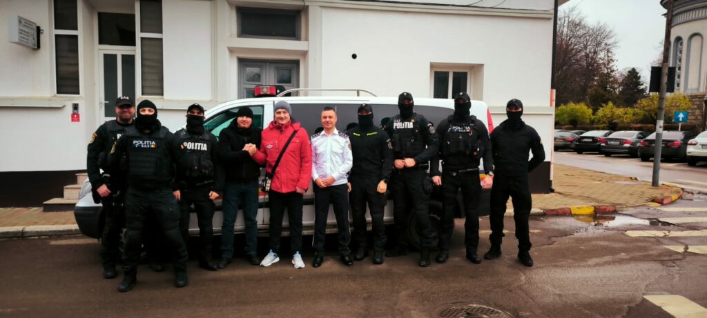 Moș Nicolae a ajuns la polițistul care a supraviețuit miraculos după ce a fost tăiat cu sabia