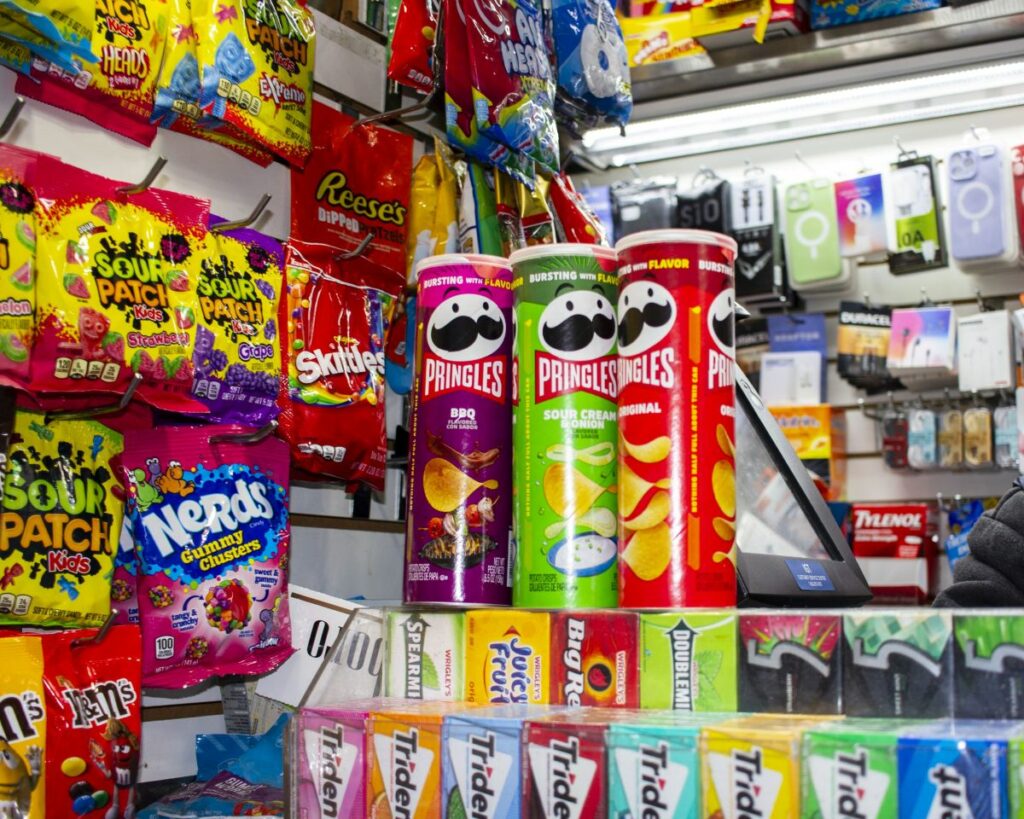 Producătorul Snickers a cumpărat oficial compania care produce Pringles. Tranzacția aștepta aprobarea UE din luna iunie  