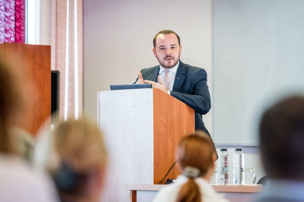 Proiect: Cadrele didactice din facultățile de Medicină și Farmacie vor ocupa posturi în spitale prin concurs