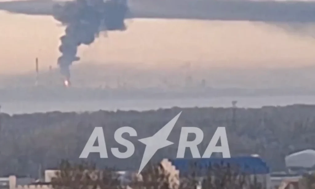 Un atac cu drone asupra uneia dintre cele mai mari rafinării de petrol din Rusia, în Iaroslavl, a provocat un incendiu