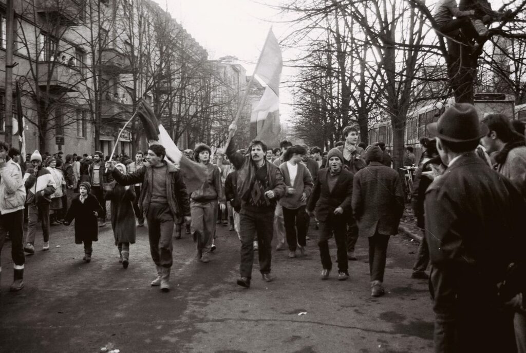 Revoluția din 1989 la Timișoara — de la religie, la „Libertate” sau cum au ajuns timișorenii să scandeze „Jos comunismul”