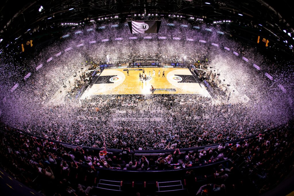 În fața a 10.000 de fani, U-BT pierde în fața lui Partizan, de opt ori câștigătoare a ABA League