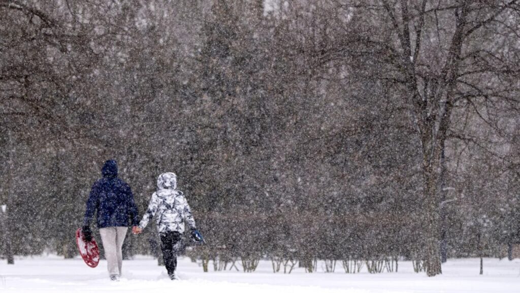 Patru zile de viscol, polei și ninsori. Rafale de 130 km/h în Carpați