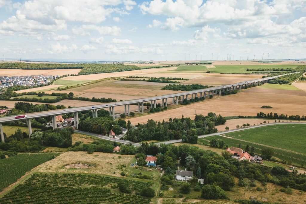 Ce ar trebui să cunoști dacă mergi cu mașina personală care transportă mai mult de șapte persoane prin Ungaria (P)