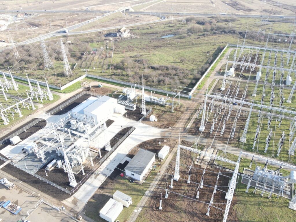 Transelectrica a pus funcțiune prima instalație de compensare a energiei reactive de tip STATCOM din rețeaua națională. De ce este importantă pentru sistem