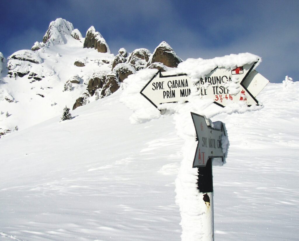 Salvamont Brașov, mesaj tranșant pentru turiști: Munții nu sunt caiet de autografe!