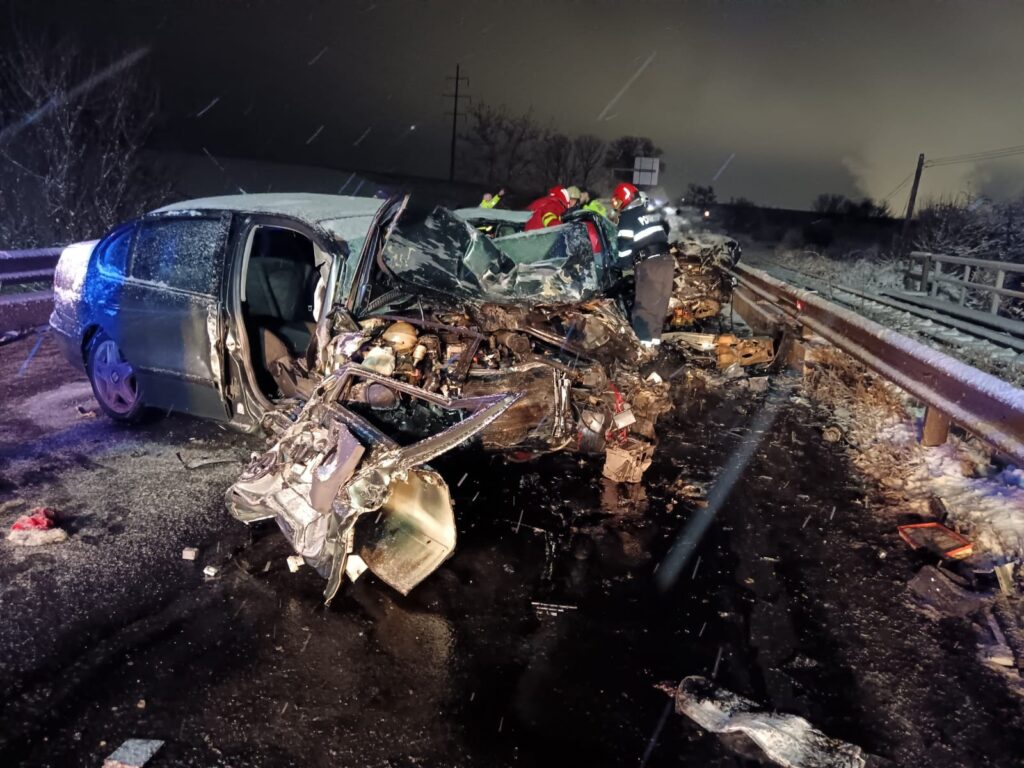 Accident rutier grav în județul Suceava: o persoană a murit, trei au fost rănite