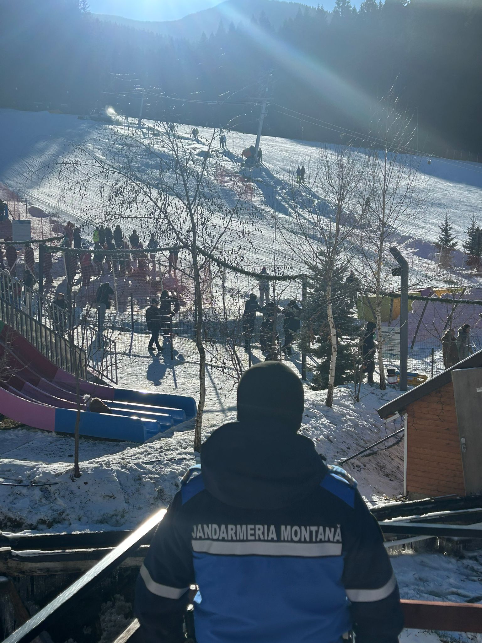 Sezonul de schi deschis în Durău, jandarmii asigură siguranța