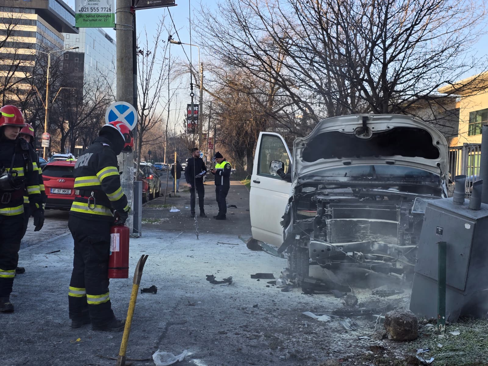 Accident grav pe Bulevardul Dimitrie Pompeiu din București. O femeie a fost lovită pe trotuar de un autoturism