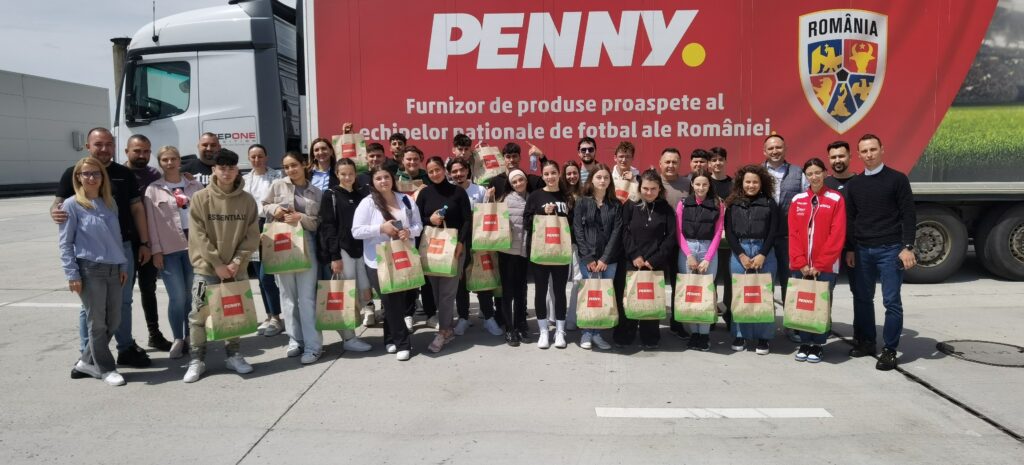 PENNY sprijină accesul la educație al elevilor din mediul rural prin programul Vreau în clasa a 9-a, dezvoltat de World Vision România