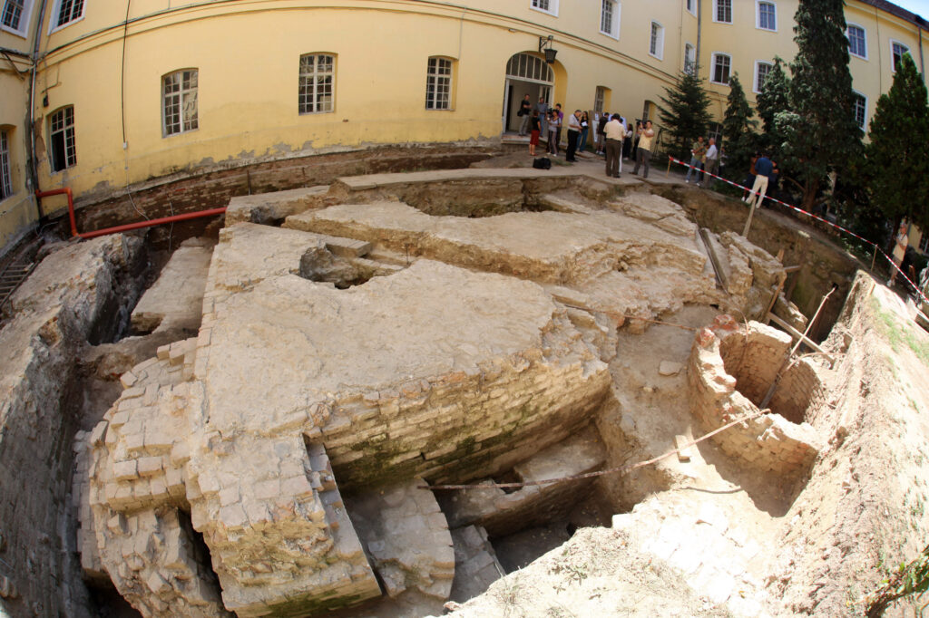 Grenade și muniții din Al doilea Război Mondial, găsite la Castelul Huniade din Timișoara