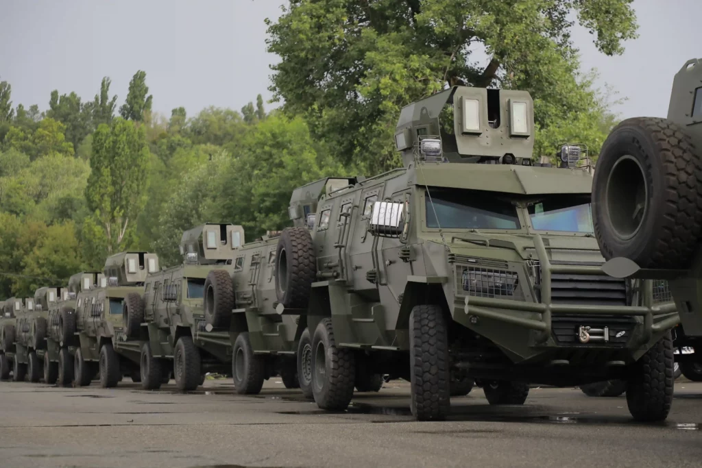 Ucraina a primit peste 400 de vehicule blindate produse local, într-o singură lună