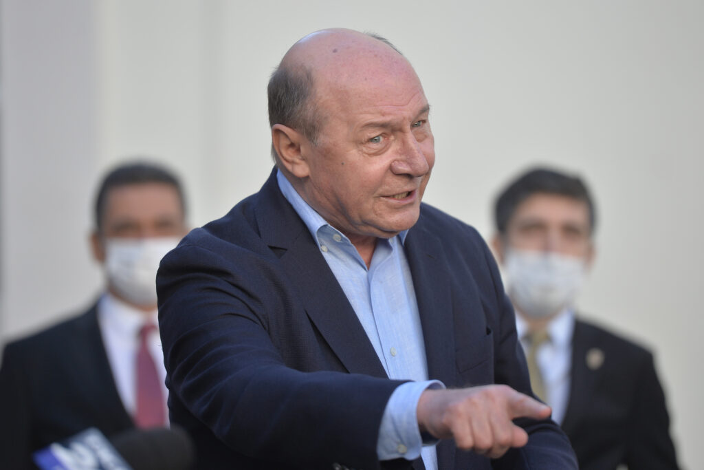 „Oameni cu 7 clase în Parlament”. Declarația dură a lui Băsescu despre politicieni