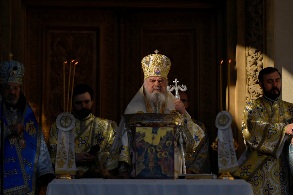 Preafericitul Daniel transmite un mesaj de condoleanțe și de susținere, după accidentul din Timiș