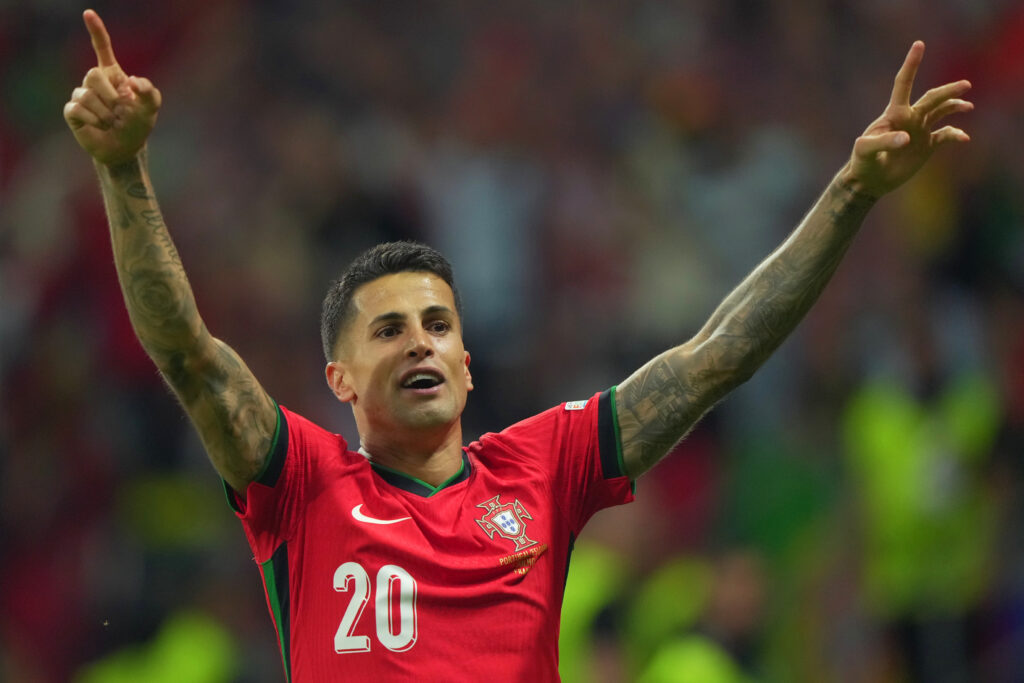 Barcelona îl împrumută pe João Cancelo de la Al-Hilal