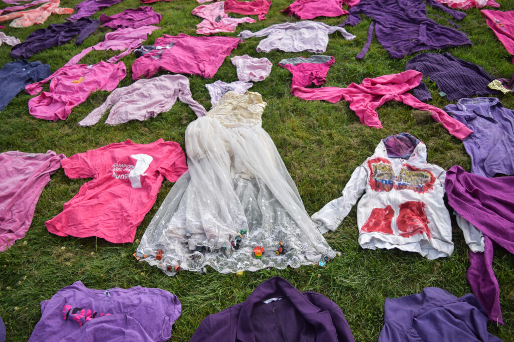 Criza hainelor second-hand: De ce nu mai funcționează colectarea îmbrăcămintei uzate în Italia