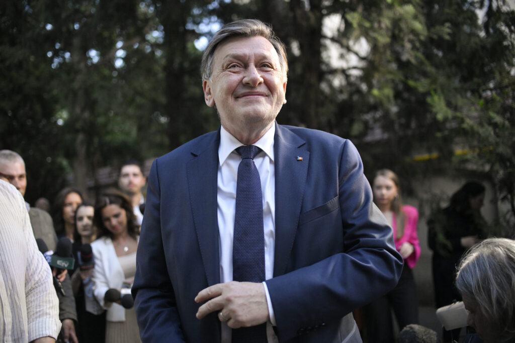 Crin Antonescu: „Doar nu vă imaginați că CNN e brusc interesat de ce mai crede ministrul de Externe al României”