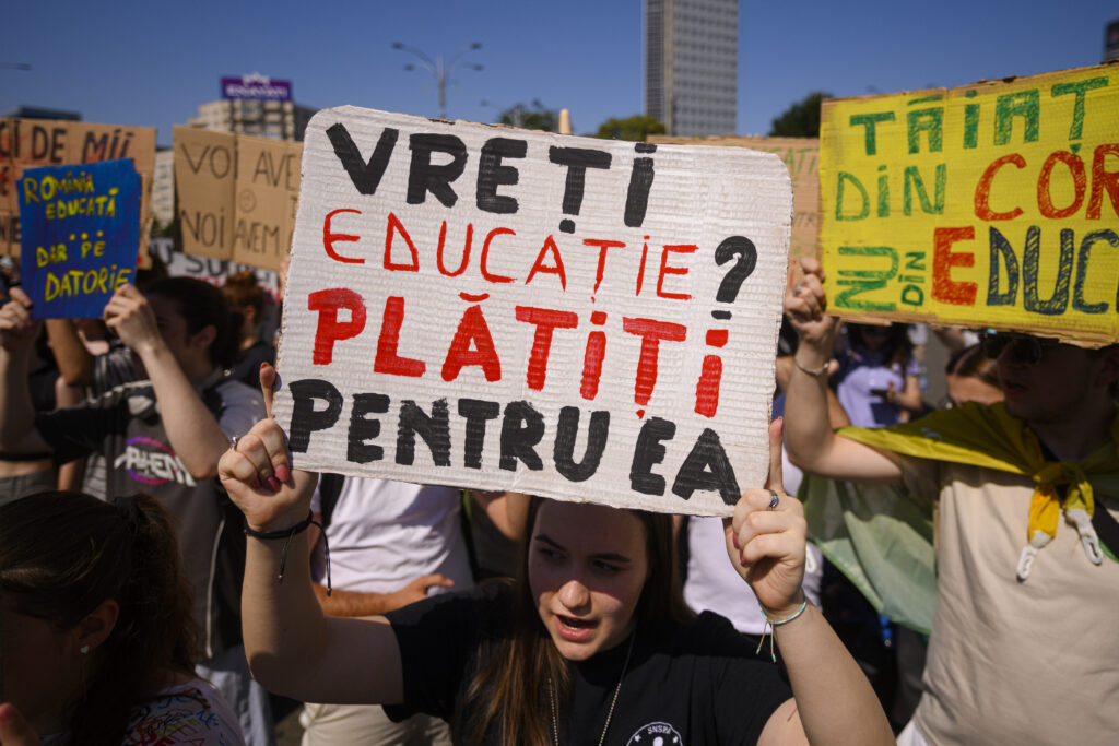 Analiză ANOSR. Cât costă să fii student în România: peste 2.000 de lei lunar și burse insuficiente