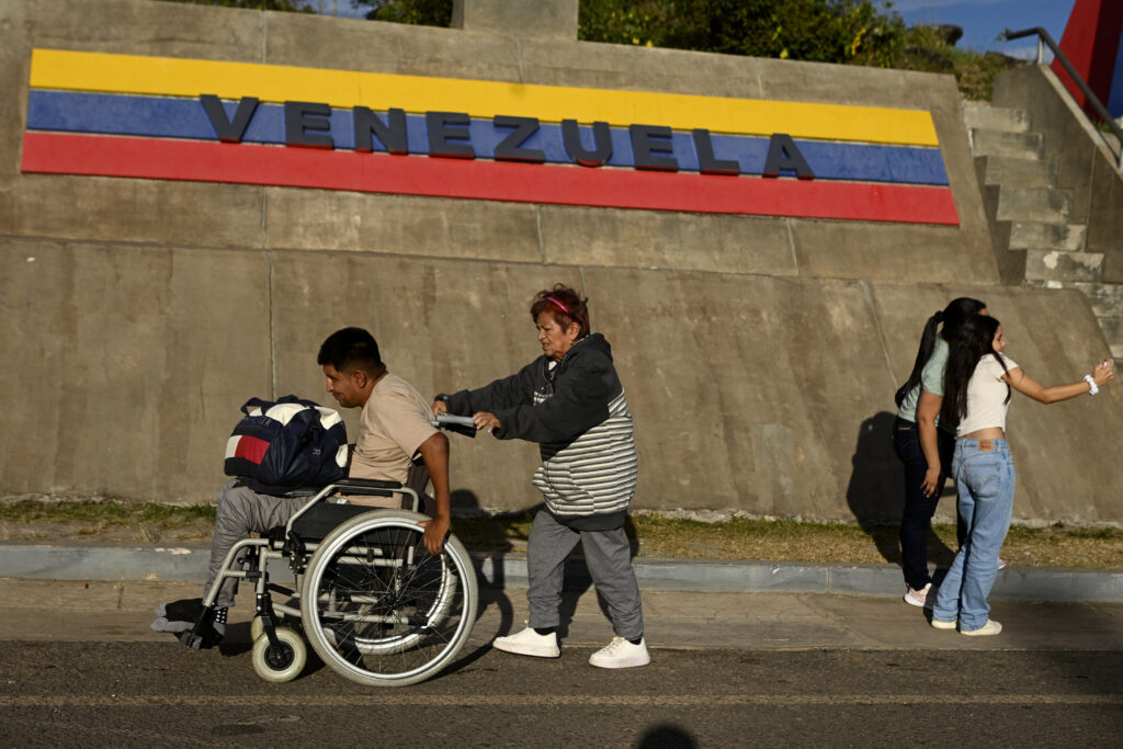 Familiile cer dovezi de viață, în timp ce Venezuela eliberează doar câteva zeci de prizonieri politici