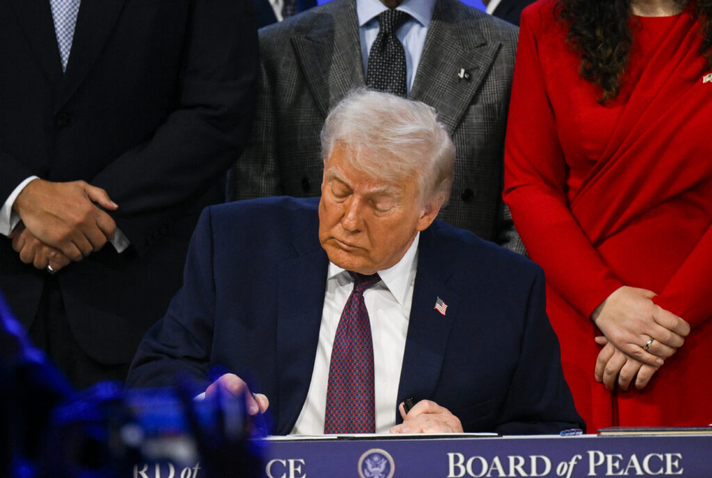 Criza Groenlanda escaladează: Trump amenință Europa cu măsuri de retorsiune