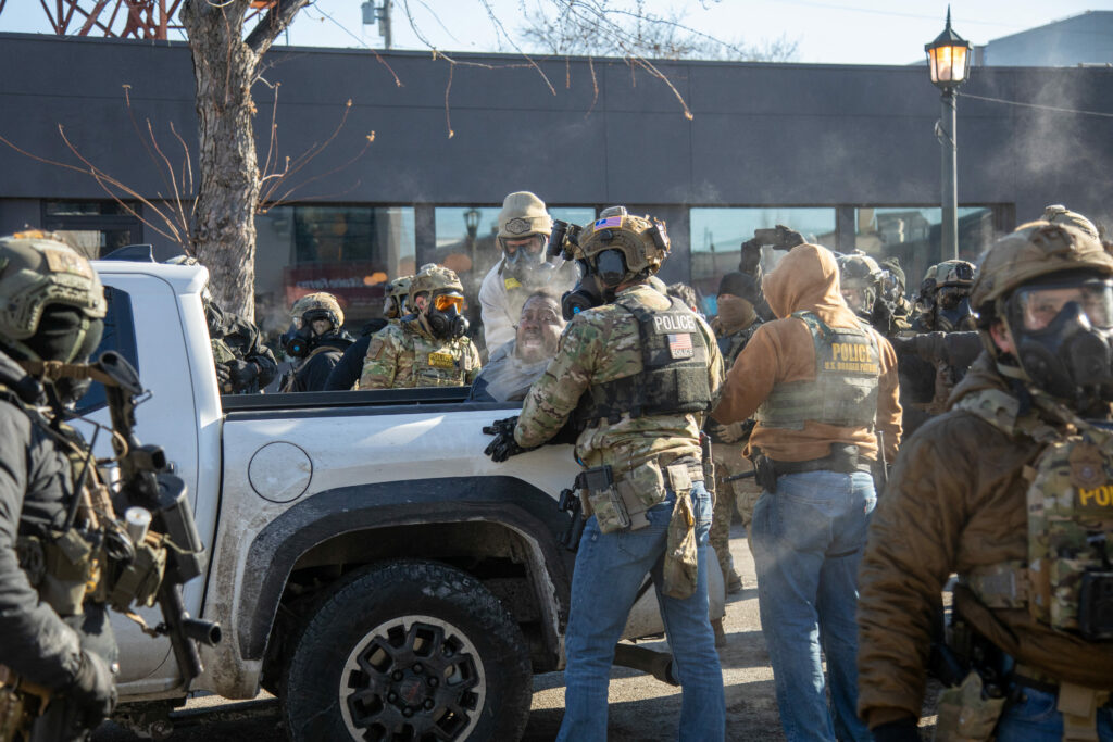 Agenții federali vor începe retragerea din Minneapolis marți