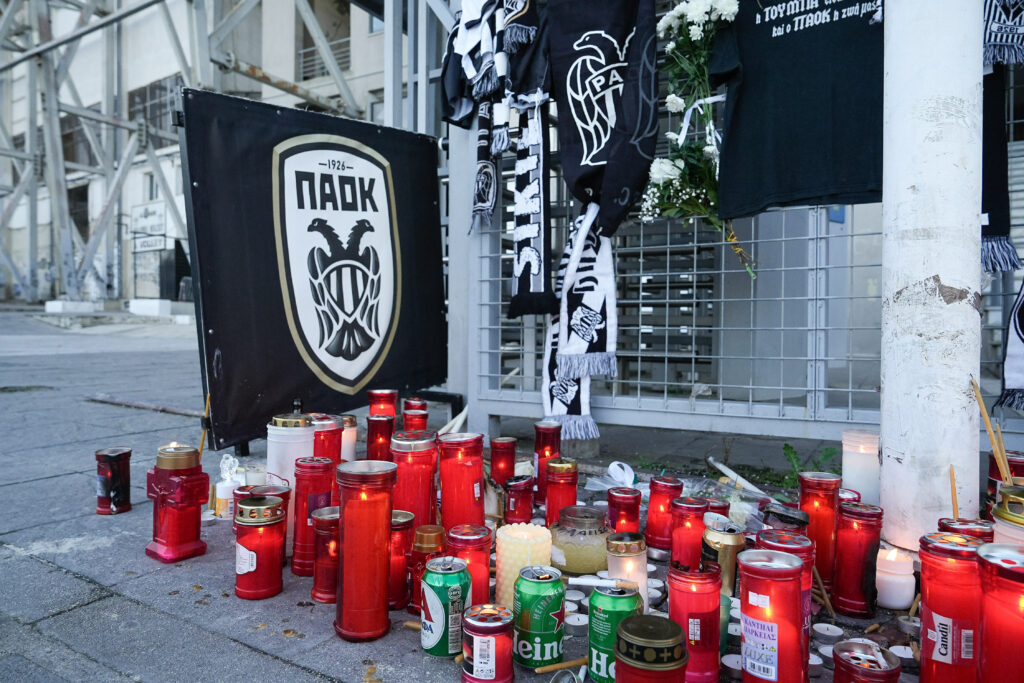 Lyon – PAOK 4-2, meci umbrit de tragedia din România: omagiu pentru suporterii greci morți în accidentul din Timiș