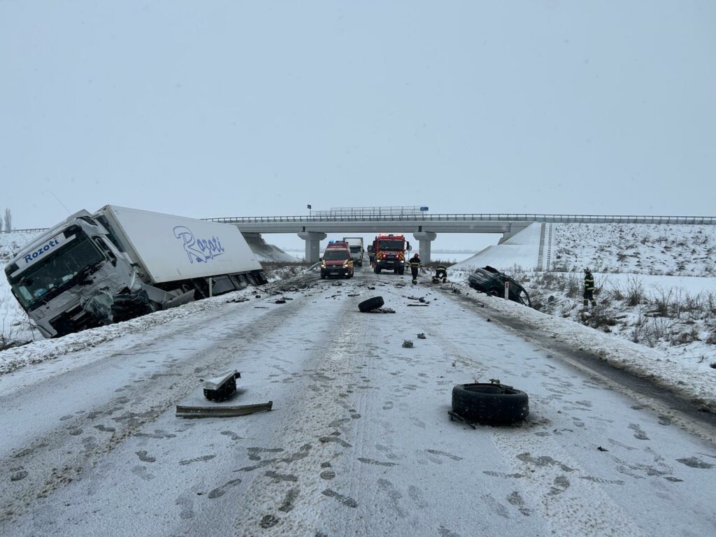 Accident între un TIR și un autoturism pe centura Timișoarei. Un șofer a murit