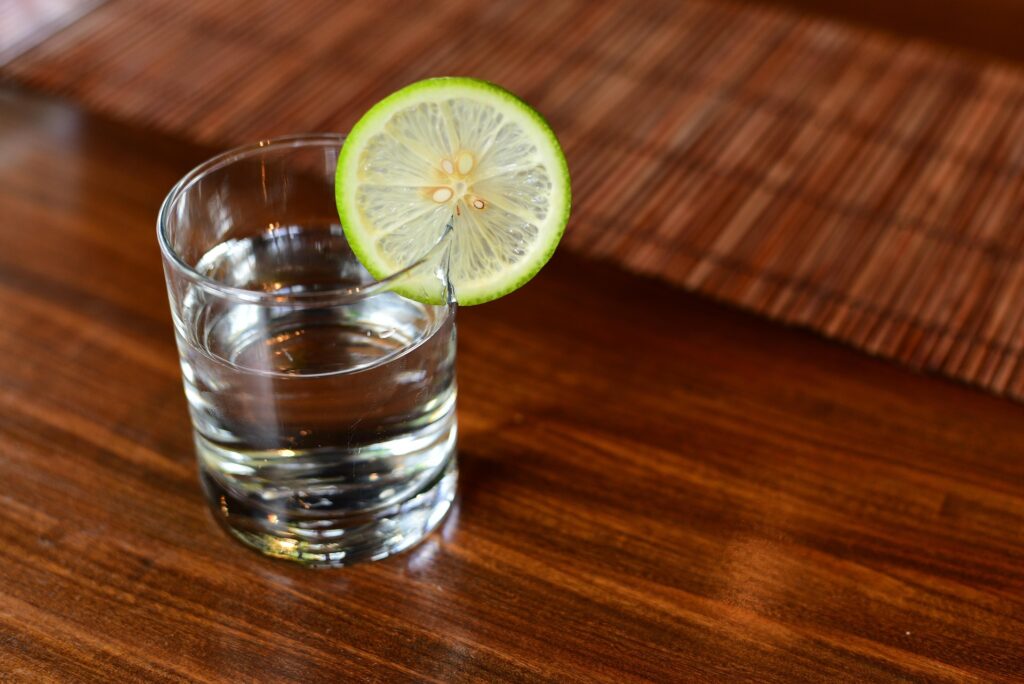 Nutriționiștii desființează una dintre cele mai populare metode de detoxifiere și slăbit: nu ajută, poate provoca probleme