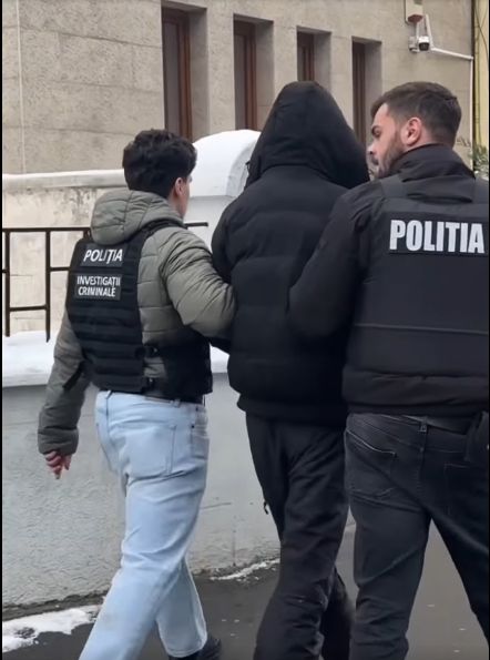 Fiul unei doctorițe ucise în Franța a fost arestat la Cluj. Tânărul român este acuzat că și-a omorât mama