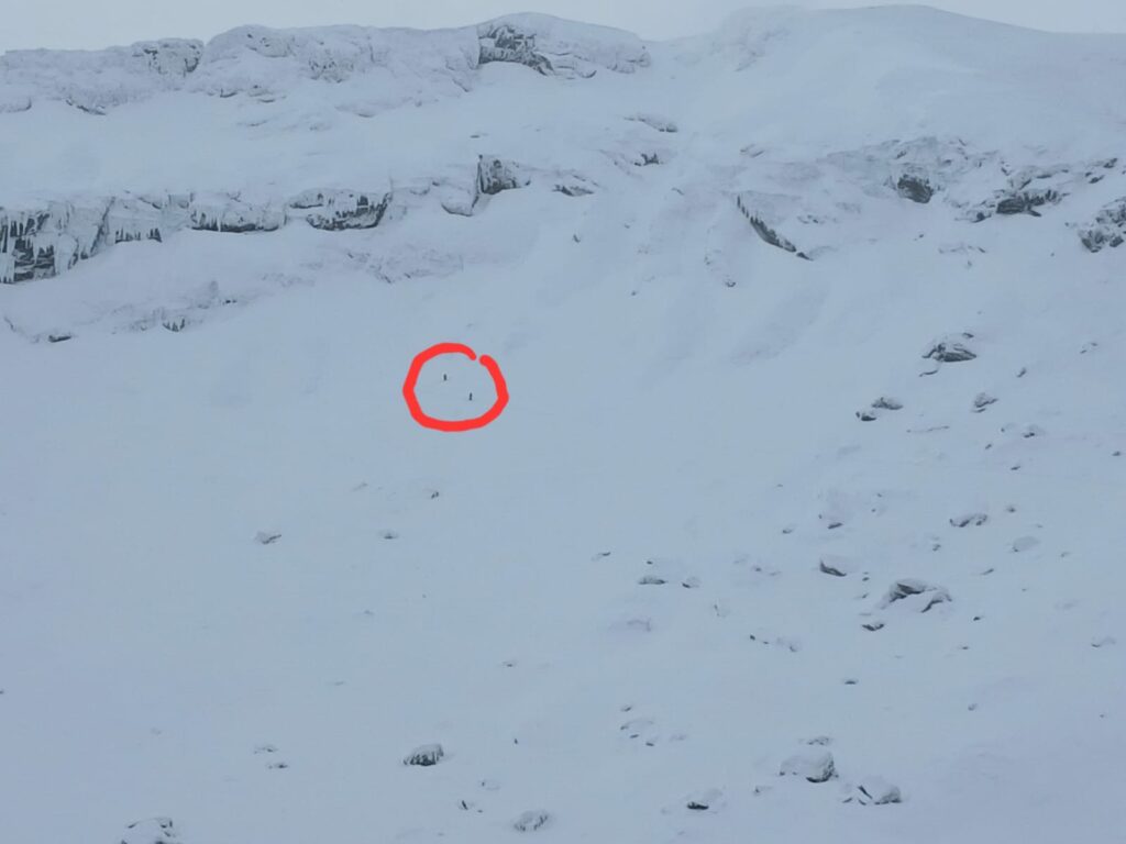 Avalanșă de mari dimensiuni în Munții Făgăraș, declanșată accidental de doi schiori