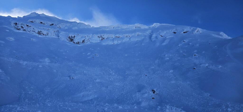 Avalanșe spontane s-au produs în Munții Făgăraș. Avertismentul salvamontiștilor