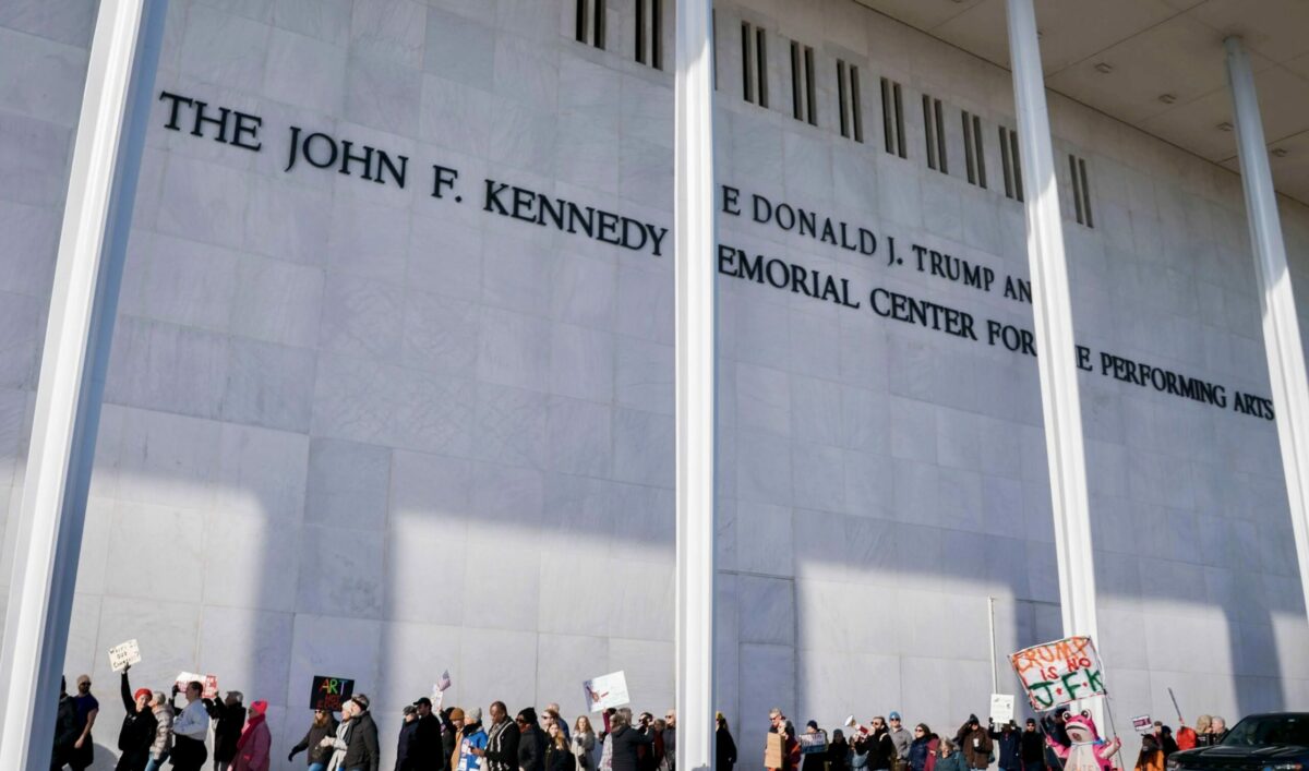 Trump închide centrul de arte Kennedy din Washington