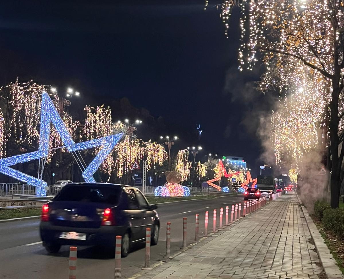 Poza pentru articolul Iluminatul festiv din București a fost prelungit. Ce zone rămân luminate