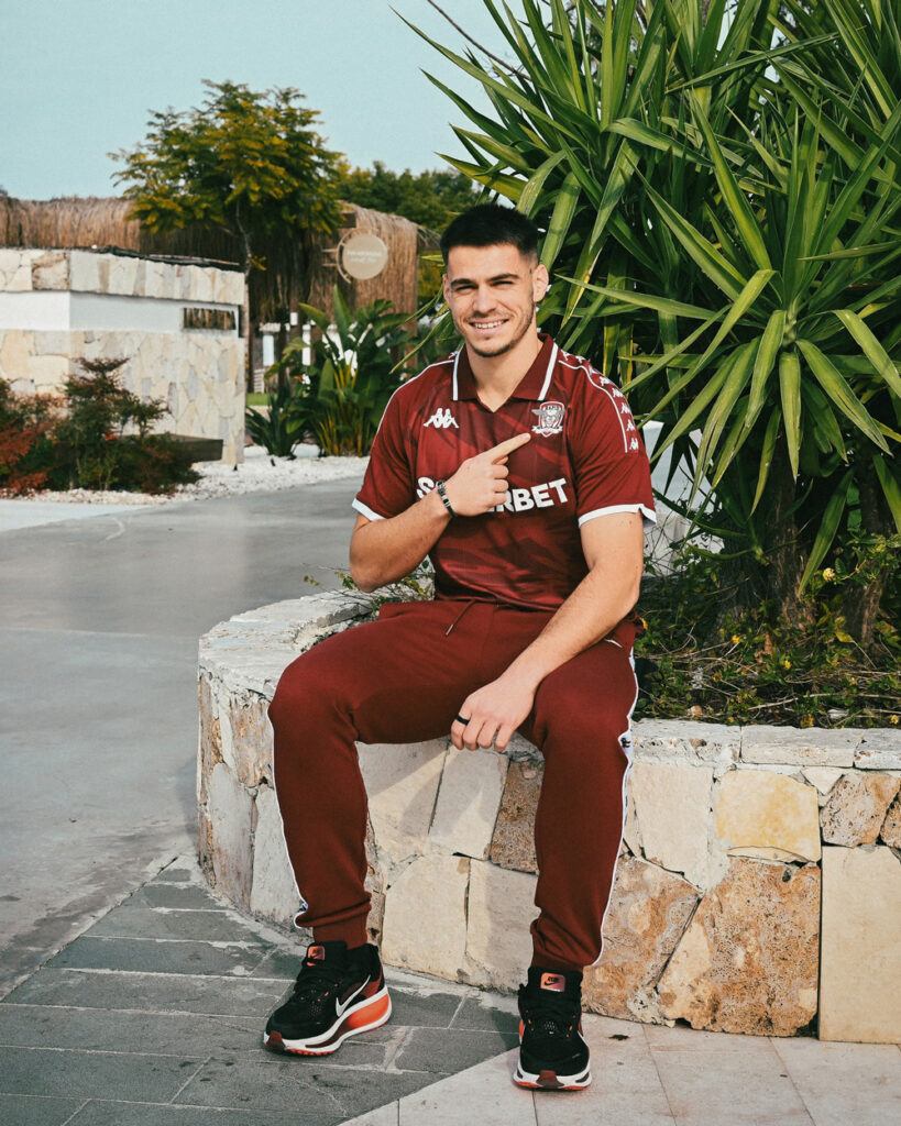 Daniel Paraschiv, prezentat oficial de Rapid București. Atacantul a fost împrumutat de la Oviedo