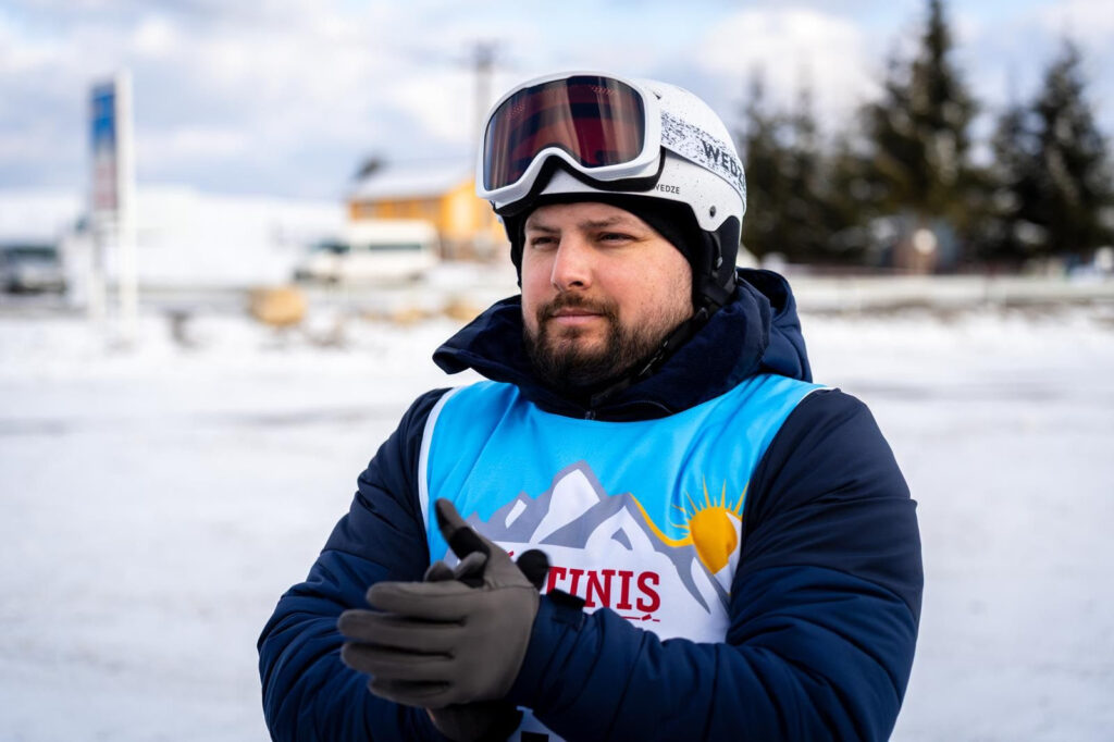 Poveste de succes: Fost campion european la lupte, ajuns în scaun cu rotile, medaliat cu argint la schi adaptat