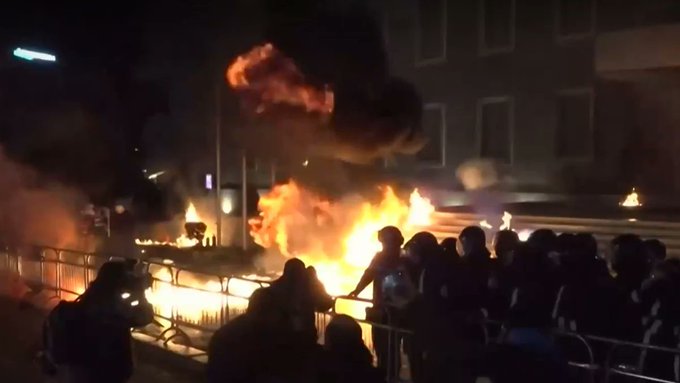 Proteste violente la Tirana. Zeci de arestări și polițiști răniți în urma manifestațiilor împotriva guvernului
