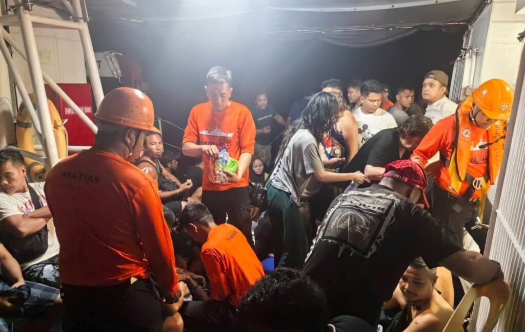 Feribot cu peste 350 de persoane la bord, scufundat în Filipine: Cel puțin 15 morți și zeci de dispăruți