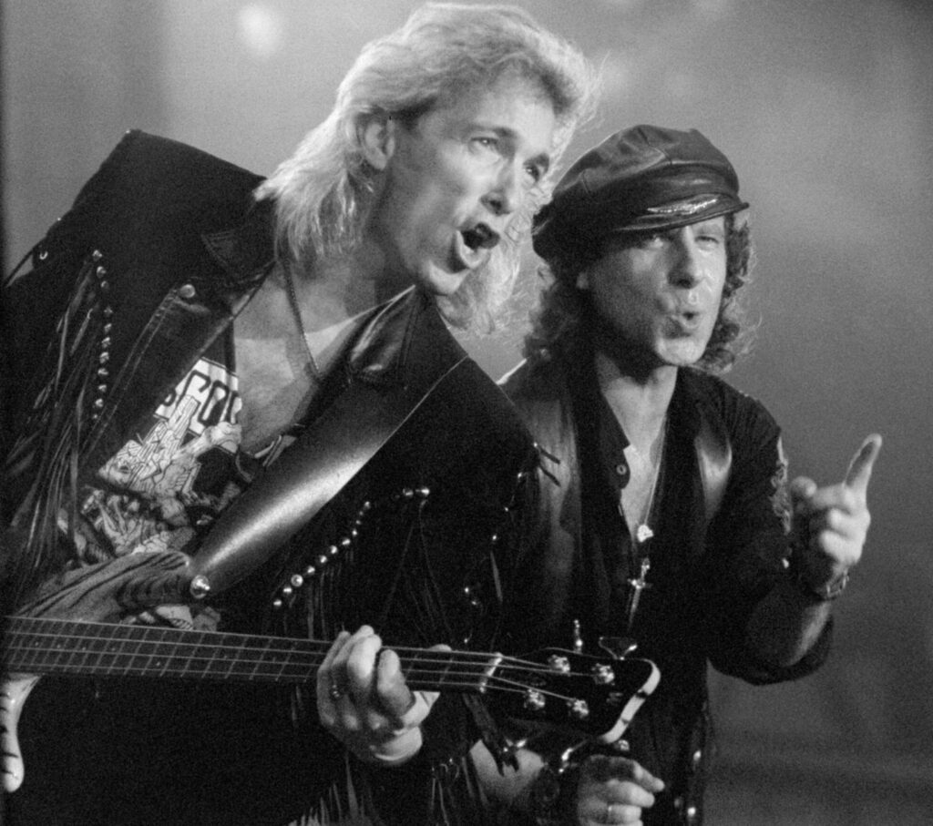 Chitaristul unei trupe de renume mondial a încetat din viață