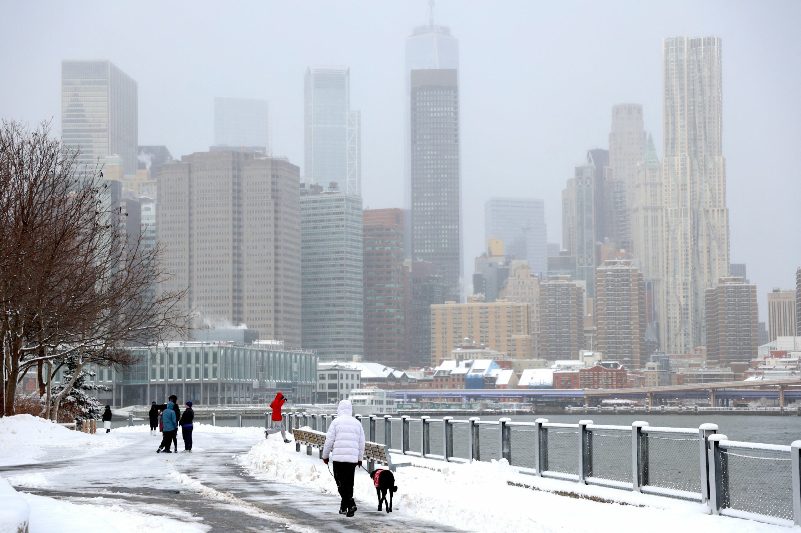 Ninsori puternice și temperaturi scăzute afectează majoritatea regiunilor din țară.