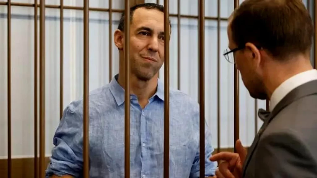 Rusia îl eliberează pe cercetătorul francez Laurent Vinatier într-un schimb de deținuți cu Franța