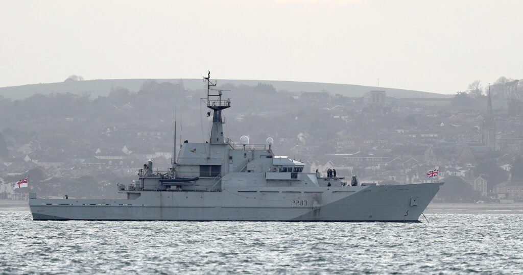 Navele Marinei Regale britanice urmăresc activitatea vaselor rusești pe Canalul Mânecii