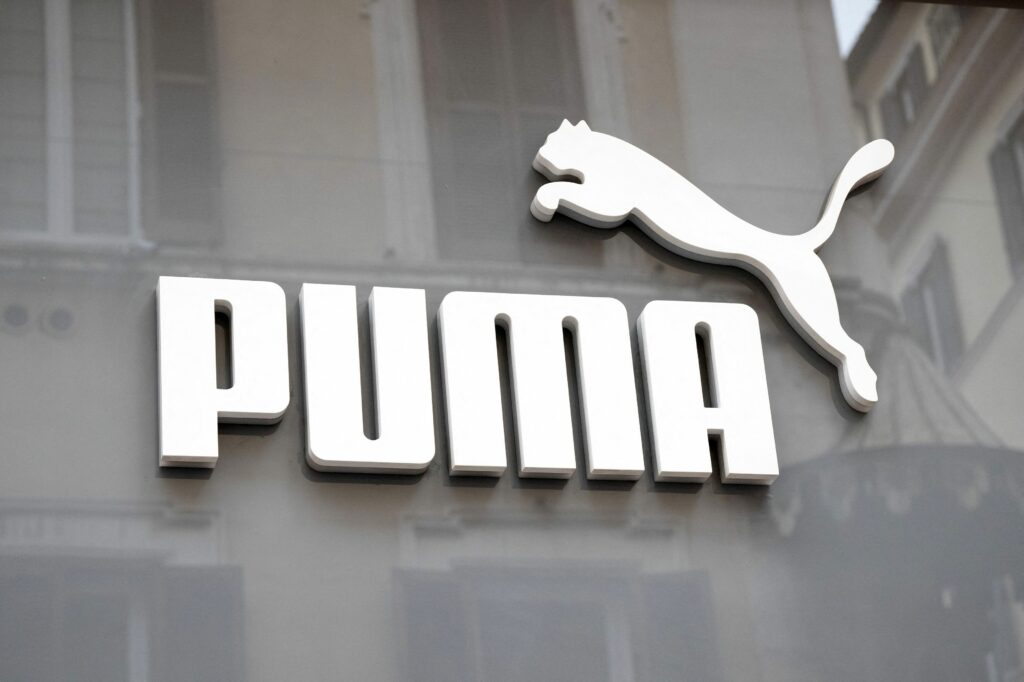 Familia Pinault vinde participația de 1,5 miliarde de euro în Puma către o companie din China