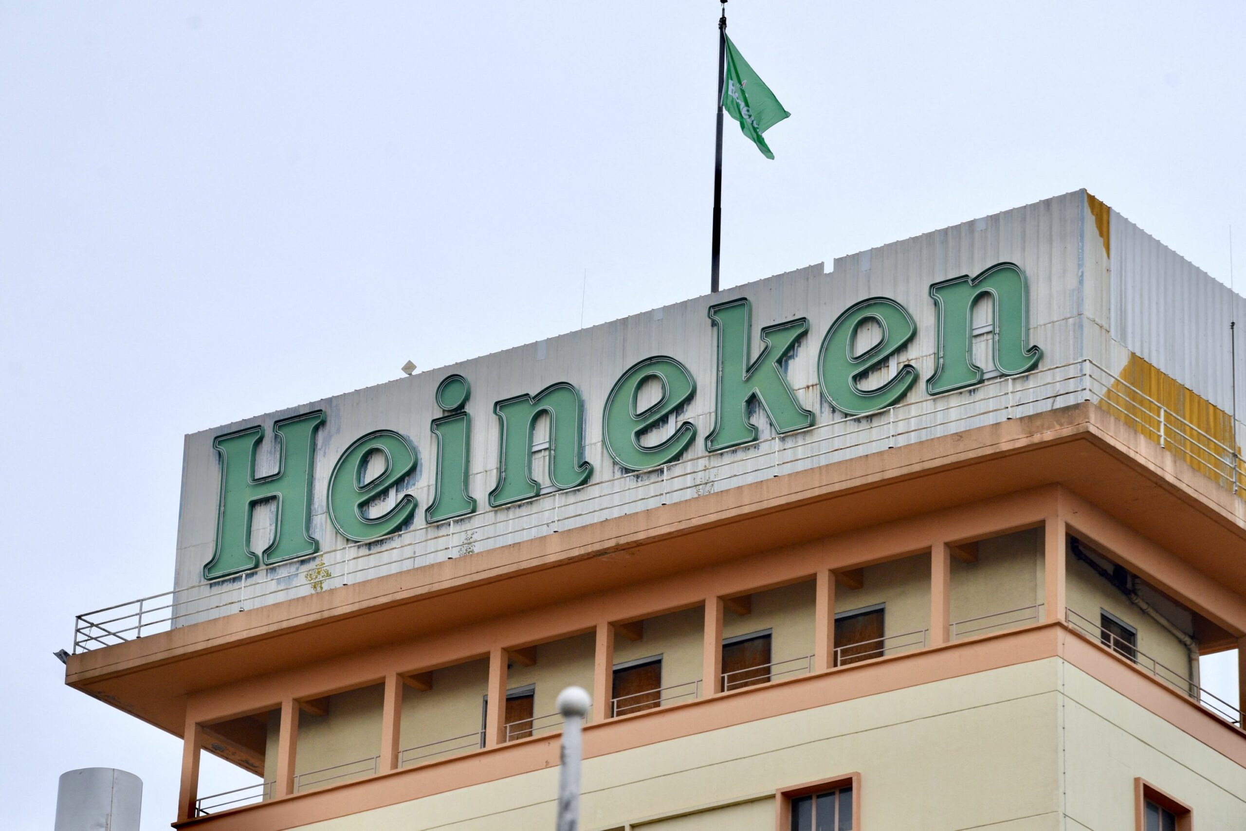 Directorul Heineken demisionează, pe fondul scăderii vânzărilor