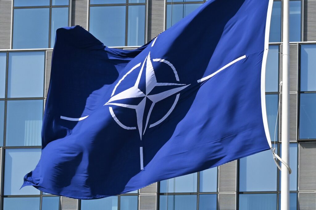 NATO va spori stocurile din flancul estic și va desfășura sisteme robotizate de apărare